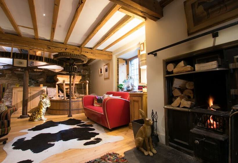 ベッドアンドブレックファースト Low Mill Guesthouse