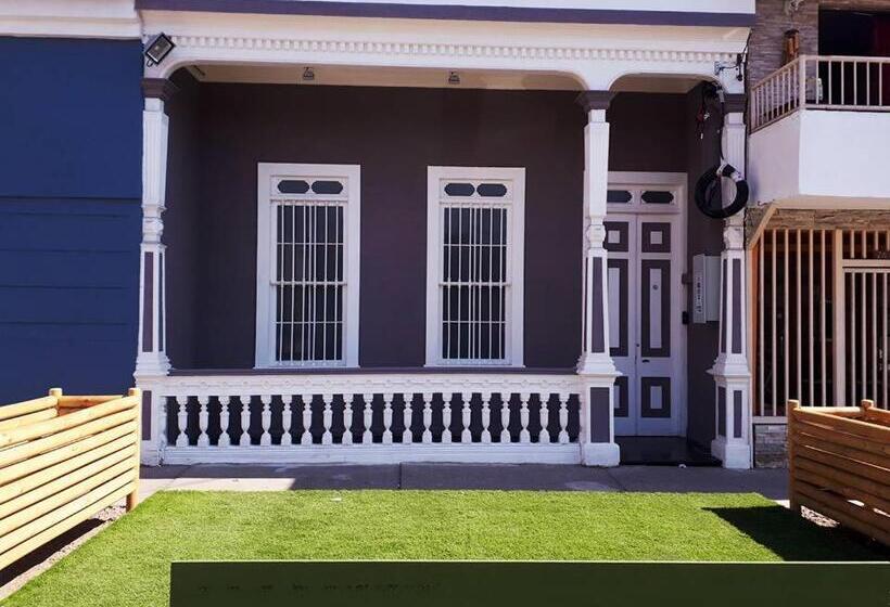 פנסיון Aotea Hostel Iquique