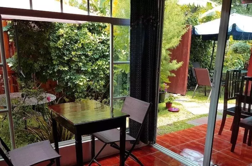 پانسیون Hostal Deyluwin