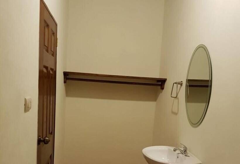 پانسیون Hostal Deyluwin