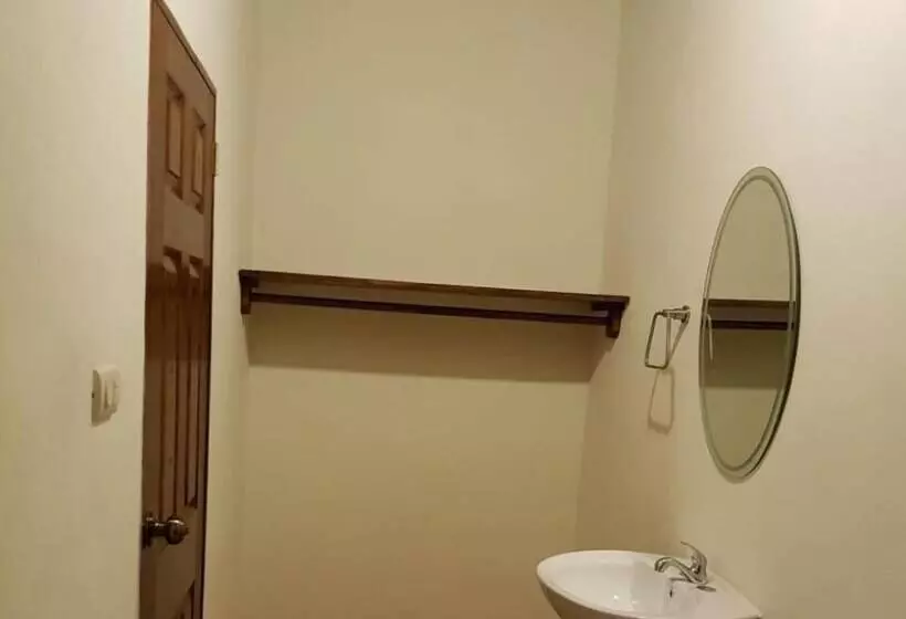 پانسیون Hostal Deyluwin