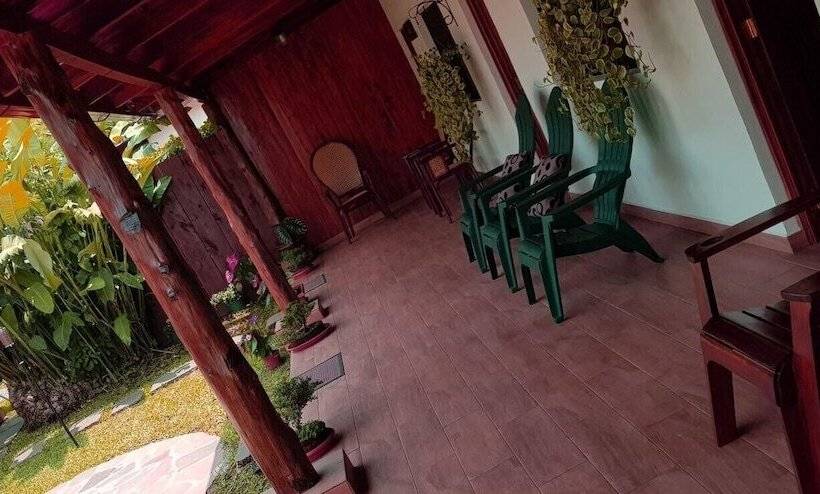 پانسیون Hostal Deyluwin