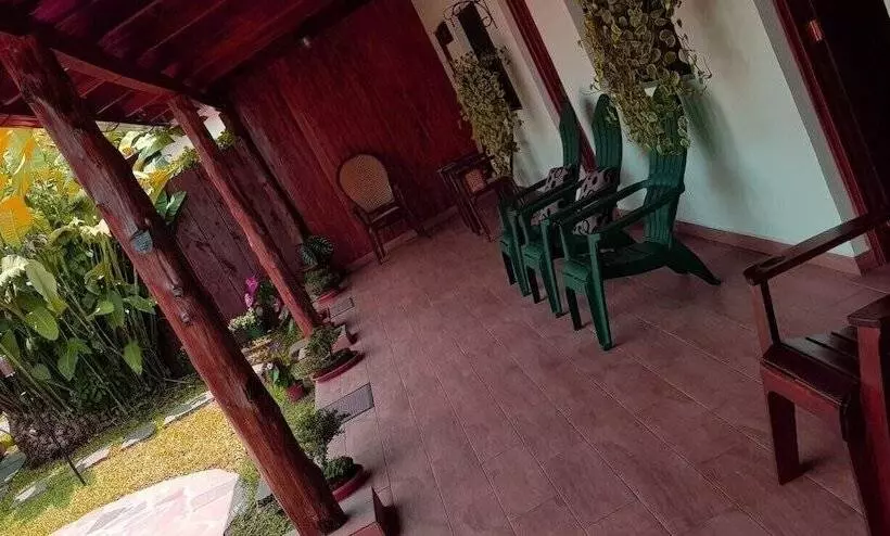 پانسیون Hostal Deyluwin