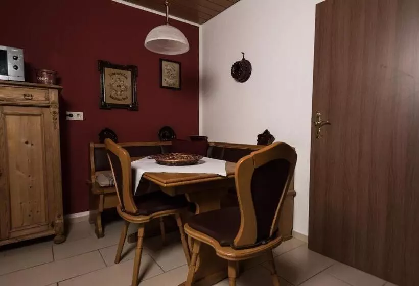 Majatalo Jagdschloss Fahrenbühl Hotel Garni