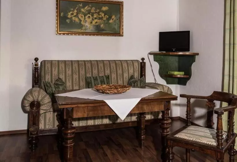 Majatalo Jagdschloss Fahrenbühl Hotel Garni