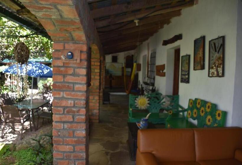 Pension (Hôtel basse catégorie) The Mayan Grouper