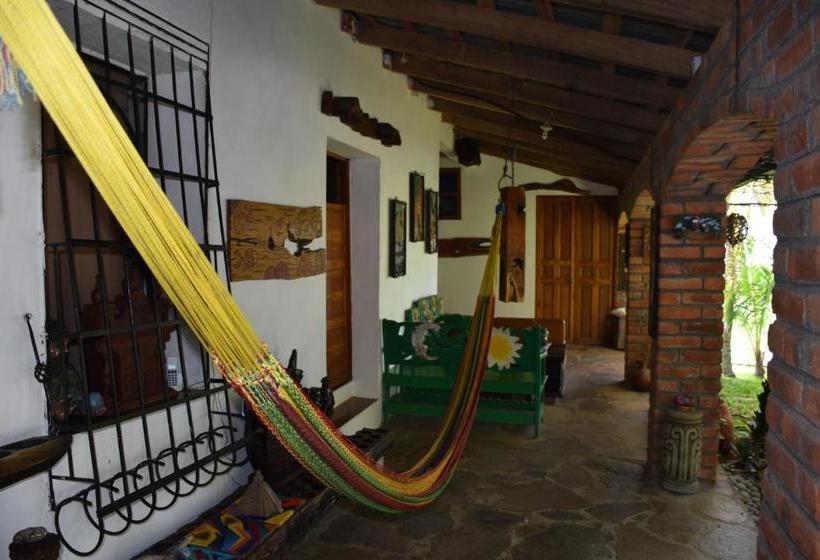 Pension (Hôtel basse catégorie) The Mayan Grouper