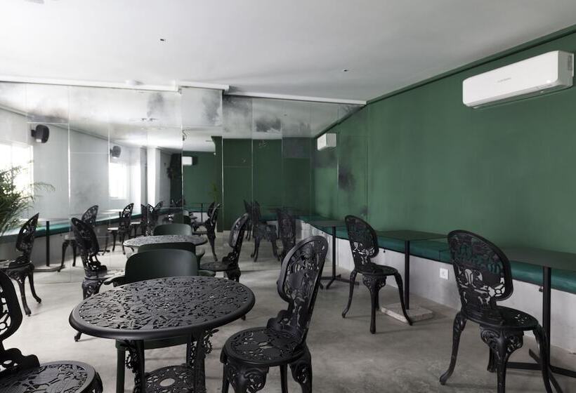 2060 The Newton Hostel