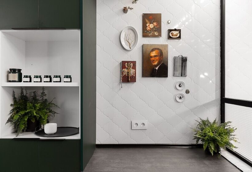 2060 The Newton Hostel