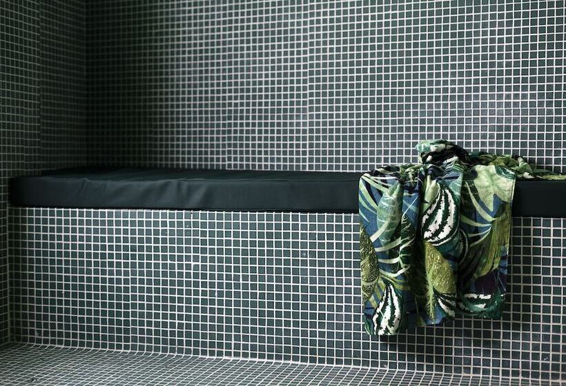 2060 The Newton Hostel