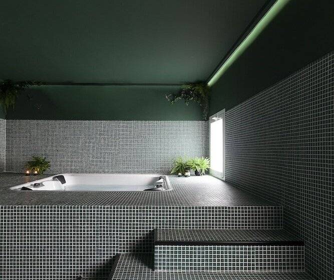 2060 The Newton Hostel