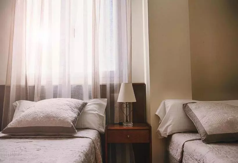 پانسیون Hostal La Laguna