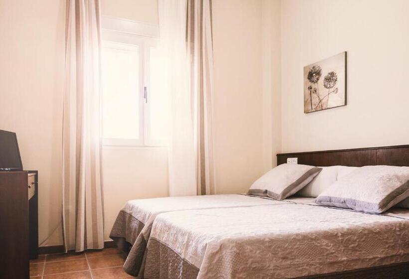 פנסיון Hostal La Laguna