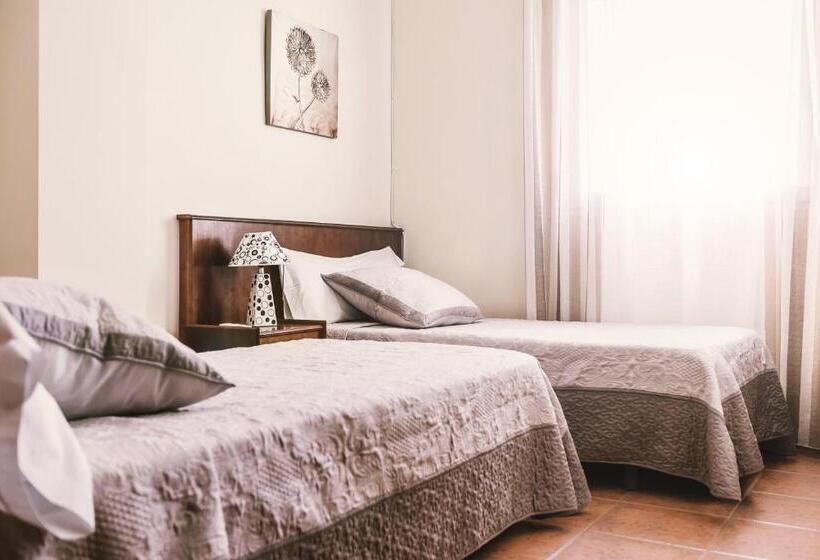 פנסיון Hostal La Laguna