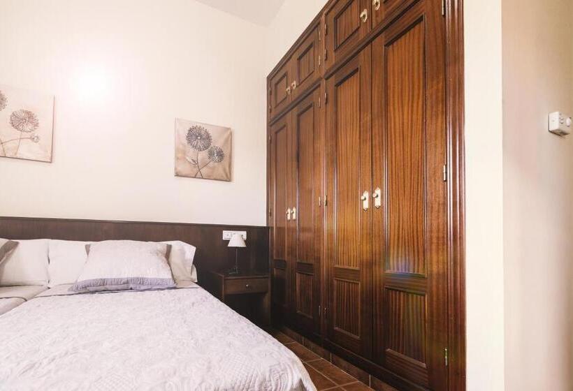 פנסיון Hostal La Laguna