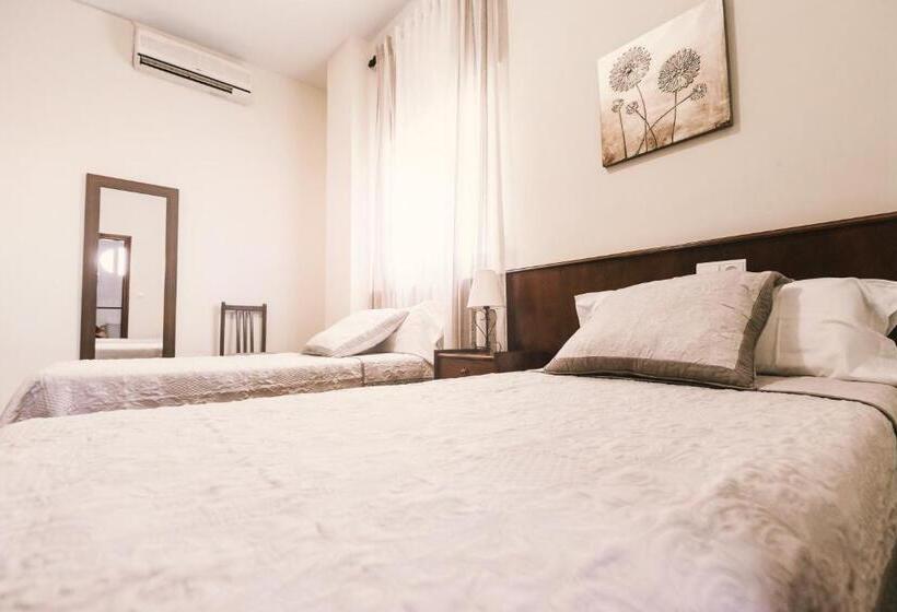 פנסיון Hostal La Laguna