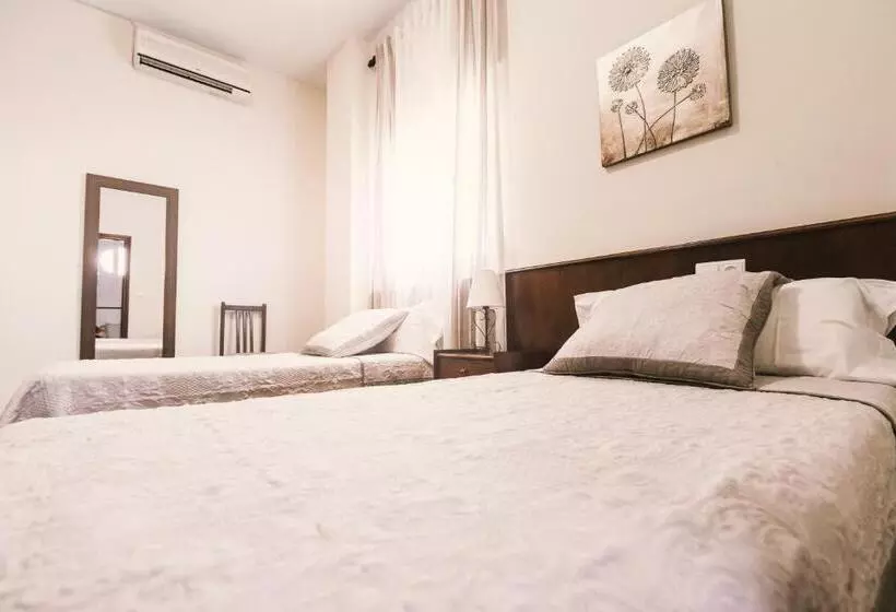پانسیون Hostal La Laguna