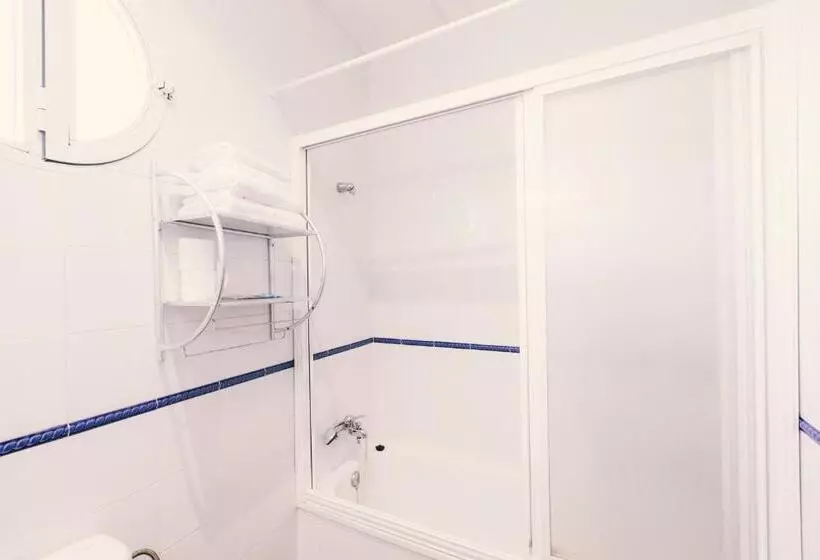 پانسیون Hostal La Laguna