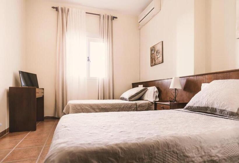 פנסיון Hostal La Laguna