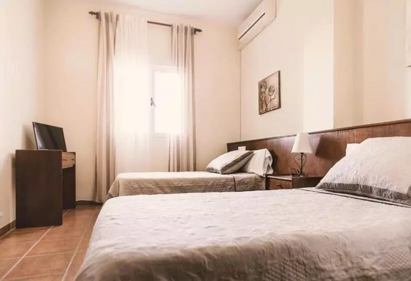 پانسیون Hostal La Laguna