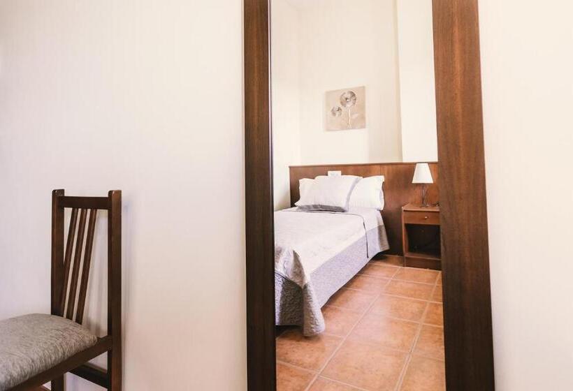 פנסיון Hostal La Laguna