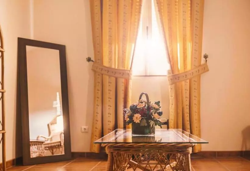 پانسیون Hostal La Laguna