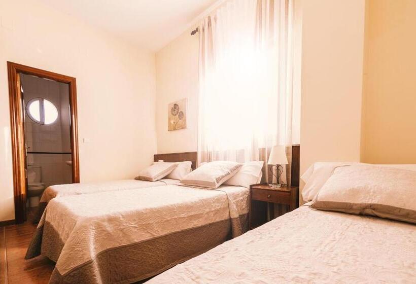 פנסיון Hostal La Laguna