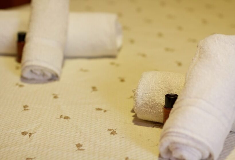 پانسیون La Fonda Llobera