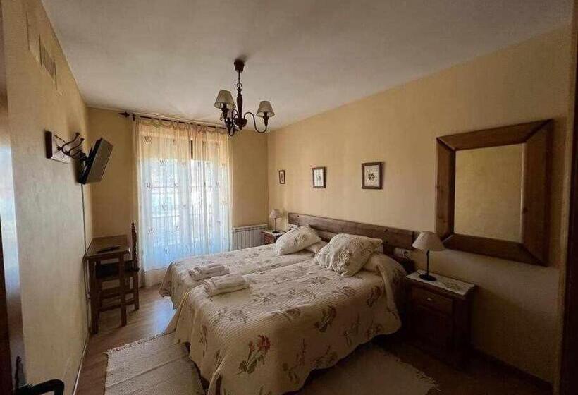 בית מלון כפרי El Sobrao De Gredos