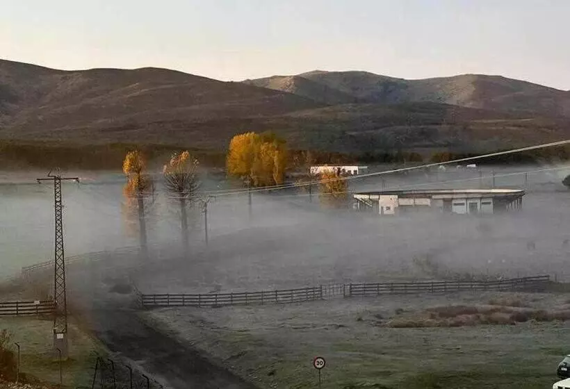 هتل El Sobrao De Gredos