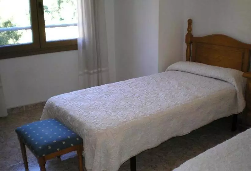 پانسیون Hostal Maurin