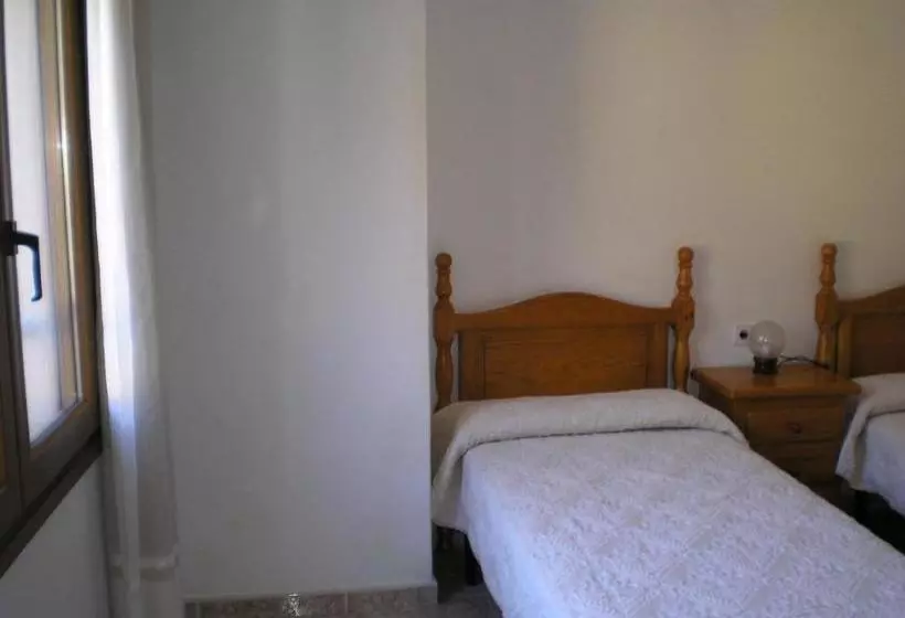 پانسیون Hostal Maurin