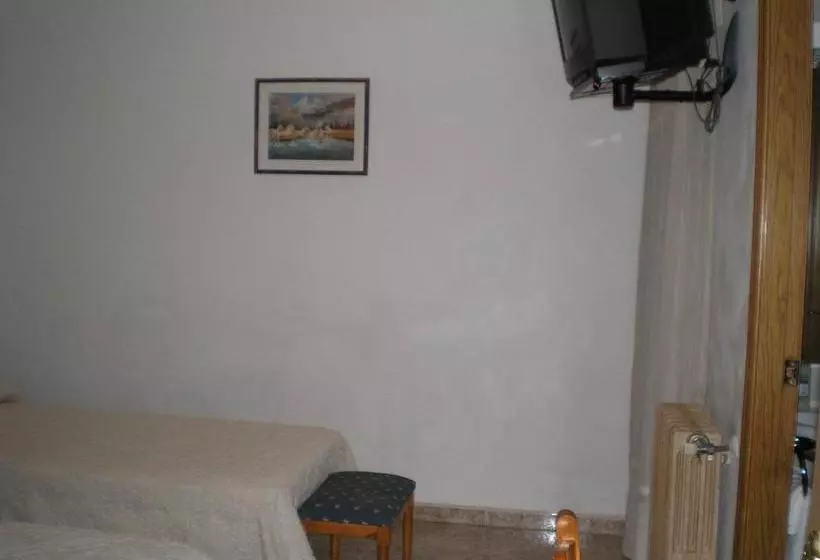 پانسیون Hostal Maurin