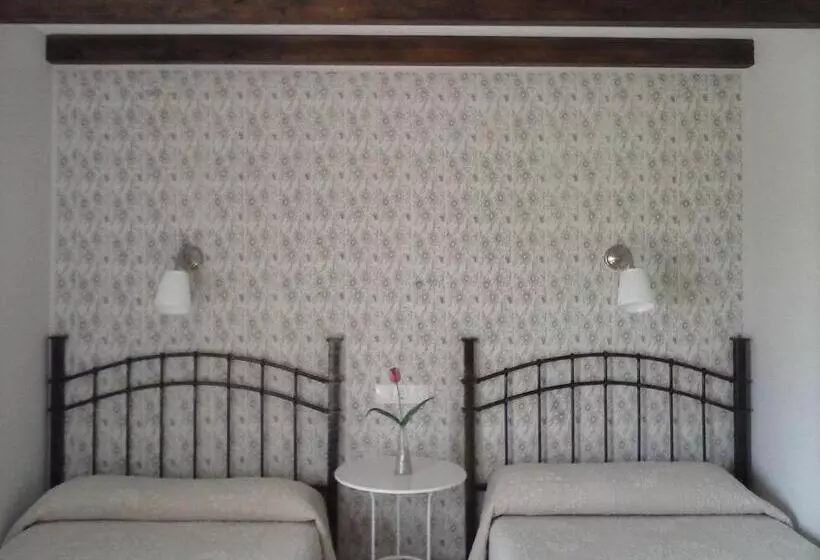 پانسیون Hostal Restaurante Parajes