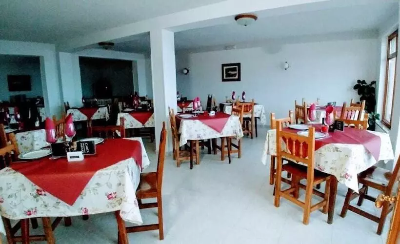 پانسیون Hostal Restaurante Parajes