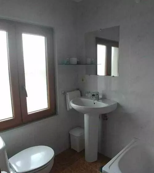 پانسیون Hostal Restaurante Parajes