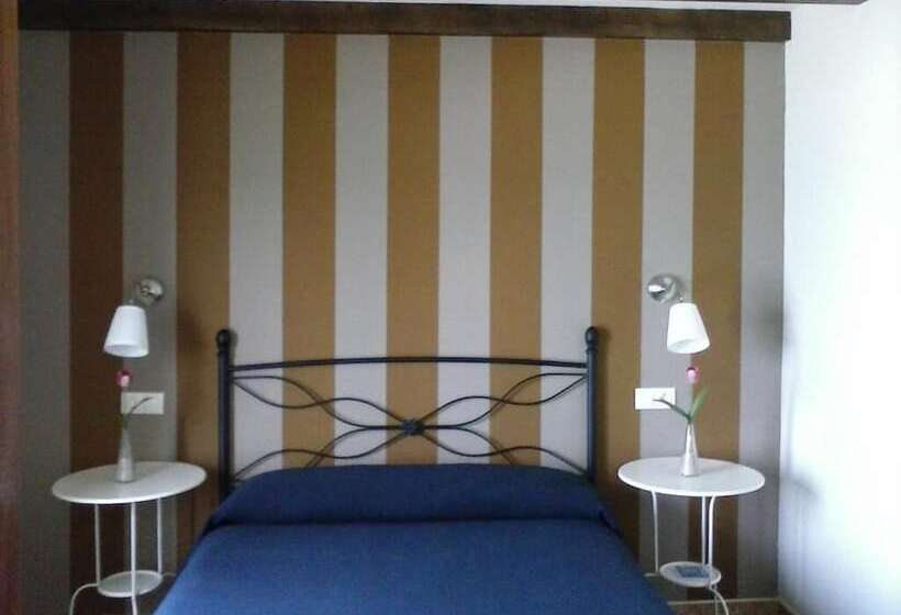 פנסיון Hostal Restaurante Parajes