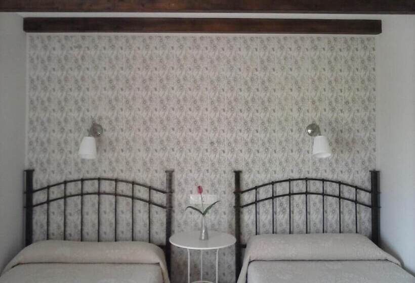 פנסיון Hostal Restaurante Parajes