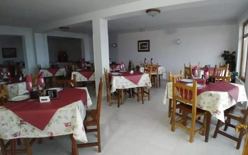 پانسیون Hostal Restaurante Parajes
