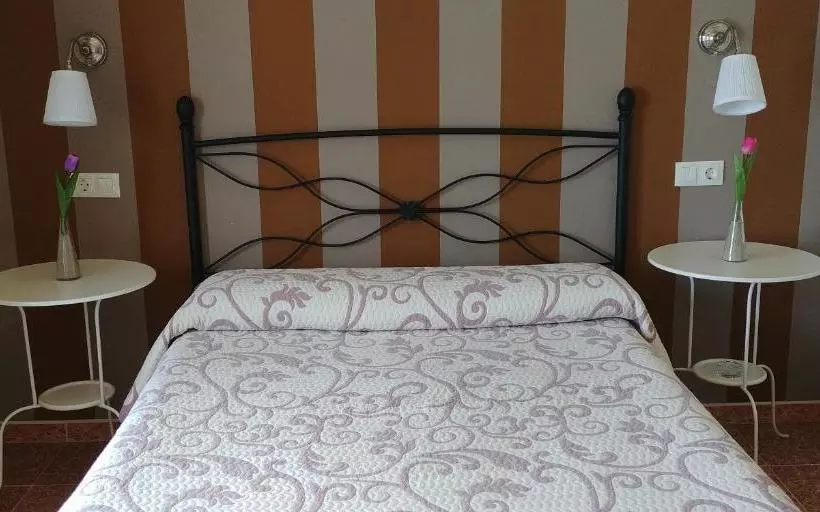 پانسیون Hostal Restaurante Parajes