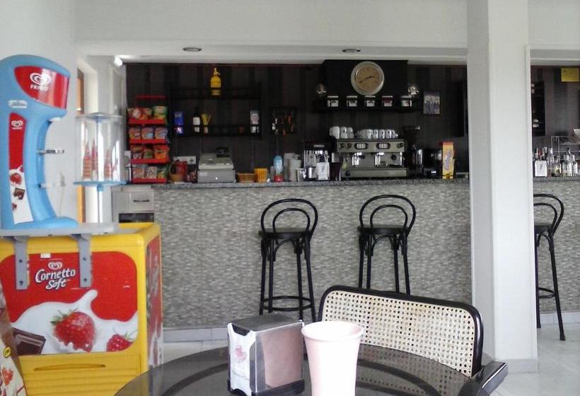 פנסיון Hostal Restaurante Parajes