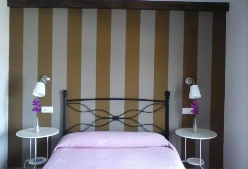 پانسیون Hostal Restaurante Parajes