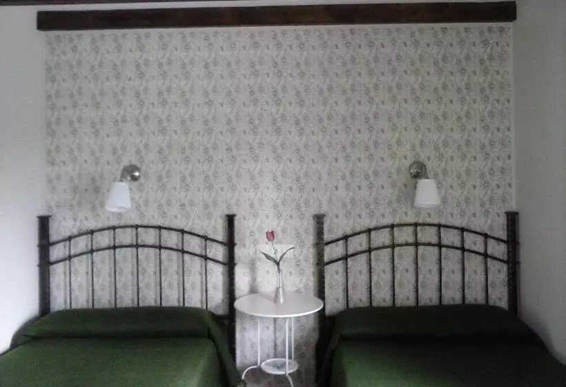 پانسیون Hostal Restaurante Parajes