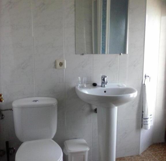 פנסיון Hostal Restaurante Parajes