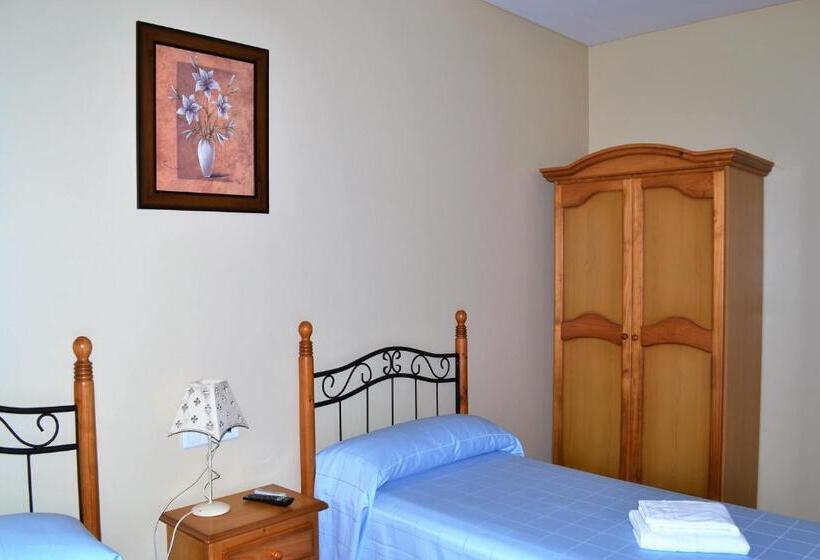 بنسيون Hostal La Encina