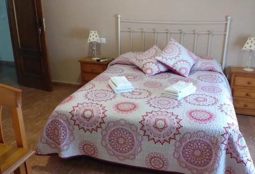 بنسيون Hostal La Encina