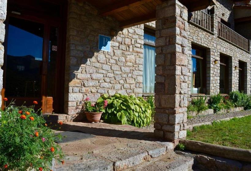 فندق صغير Hostal La Neu