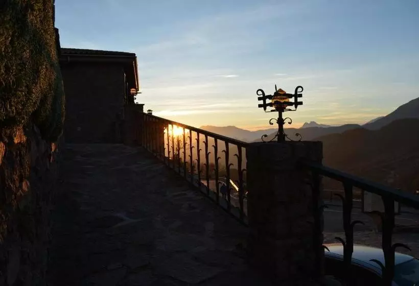 Retkeilymaja Hostal La Neu