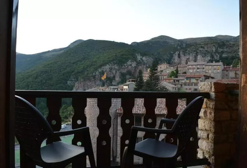 Retkeilymaja Hostal La Neu