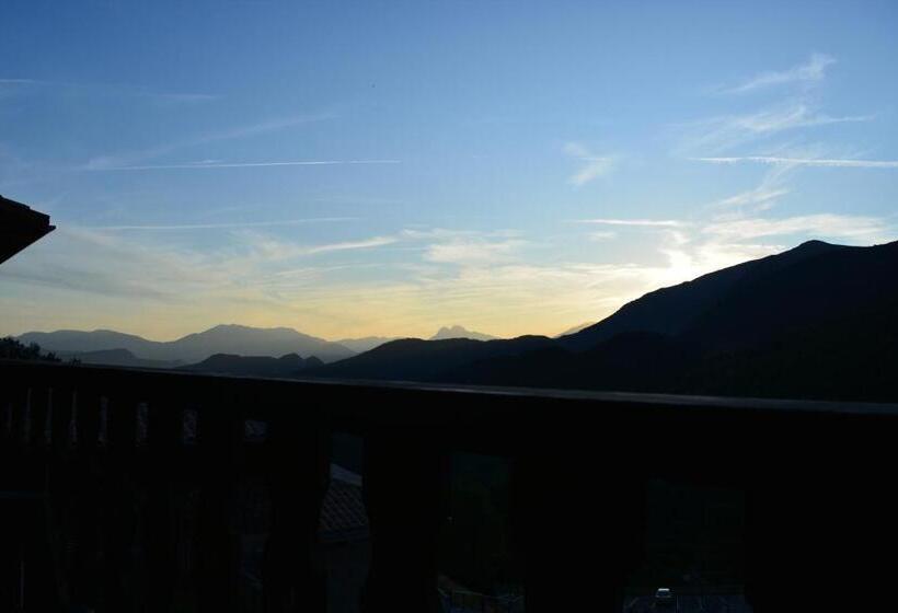 فندق صغير Hostal La Neu